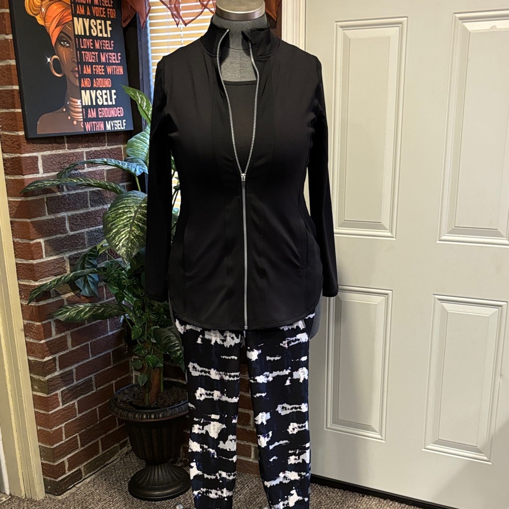 Livi Active Black and White Patterned Leggings
